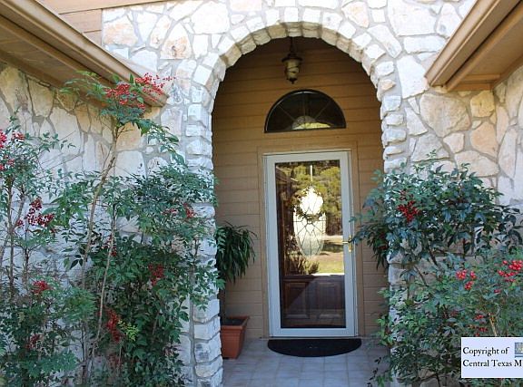 2nd image of 2915 Great Oaks Dr