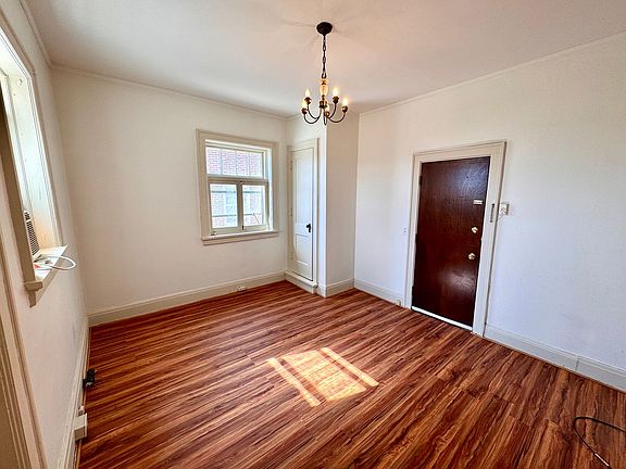 3rd image of 3701-3705 Jones St #1