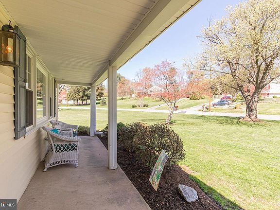 3rd image of 934 Linda Vista Dr