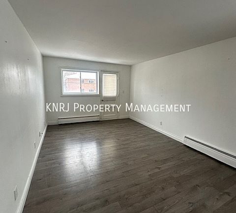 4th image of 470 Chippewa St W #7