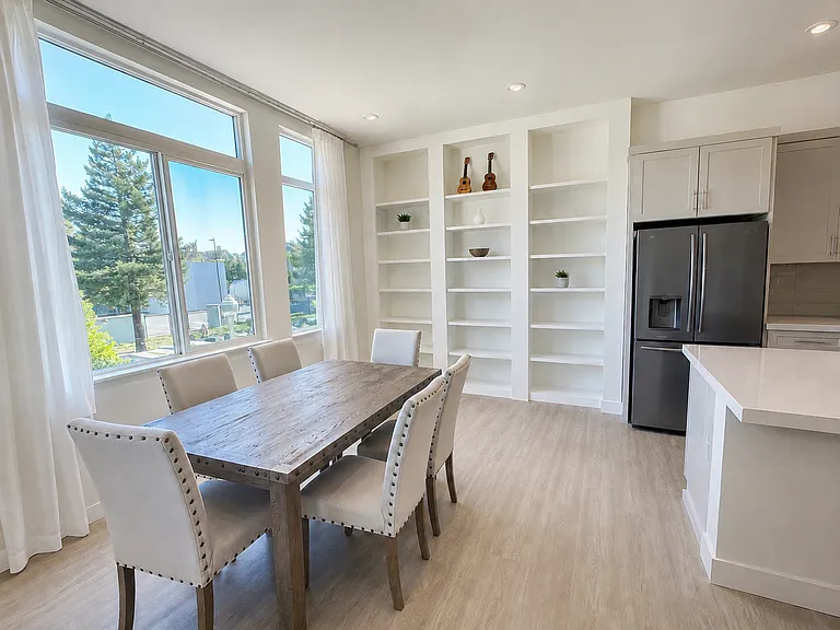 411 Toyama Dr — Photo 12
