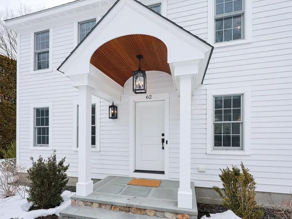 62 Tucker Ln, Dartmouth, MA 02747