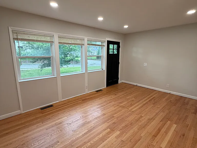 464 Quan Ave — Photo 9