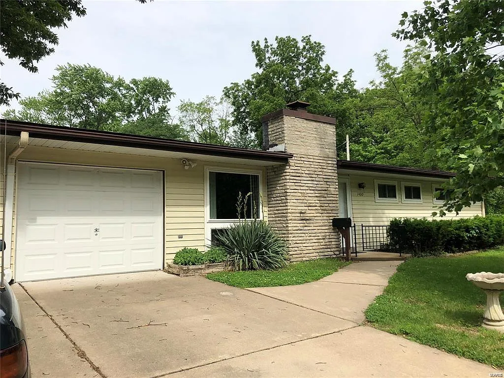 1400 Fournier Dr photo 1