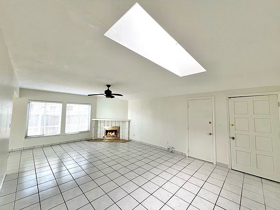 3rd image of 880 N Waverly St