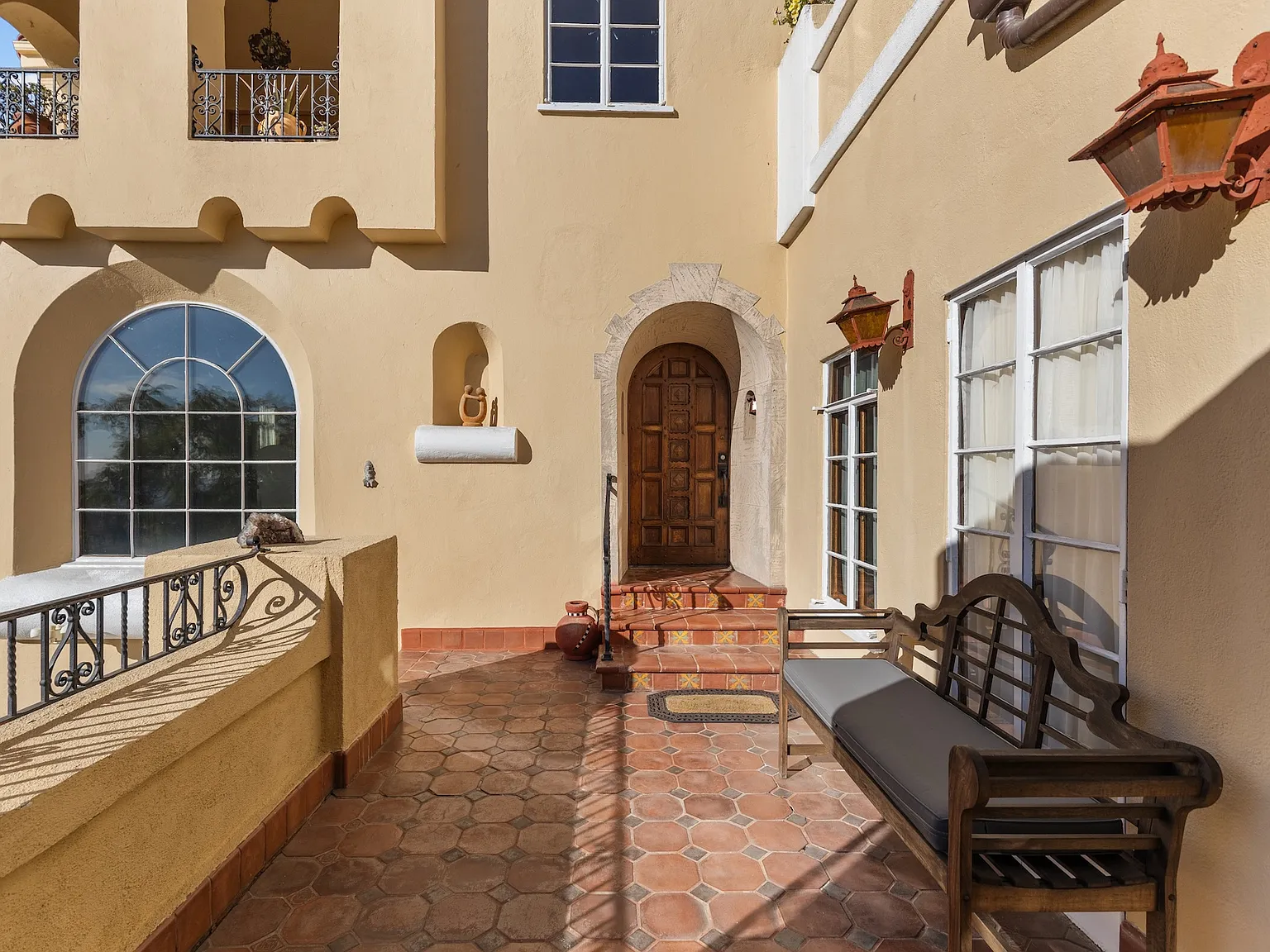 6 bed, 4866 sqft, $19,500 — Photo 4