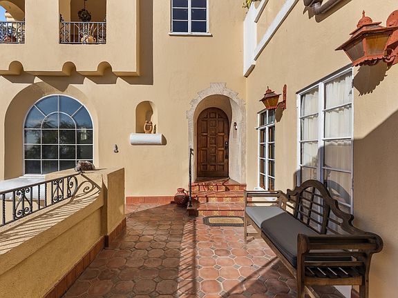 4th image of 2856 Glendower Ave