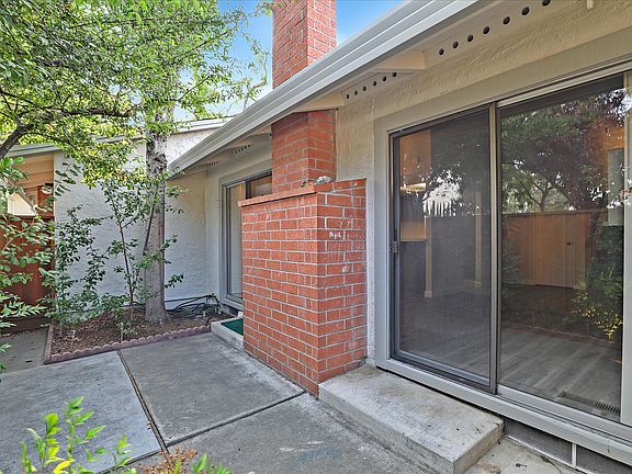 5th image of 20189 Northwest Sq
