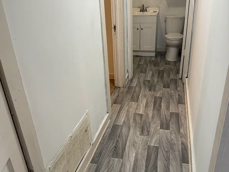 2805 NE 56th Ter — Photo 12