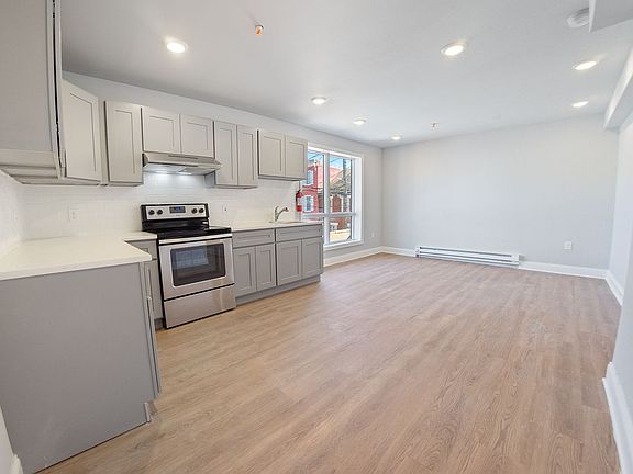 3rd image of 827-829 W Linden St #829-5