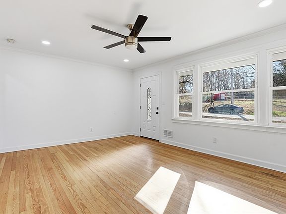 4th image of 601 S D St