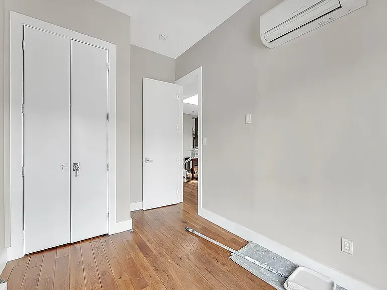 320 Street Nicholass Ave #4F — Photo 8