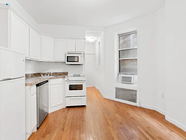 66 W 10th St #4 — Photo 3