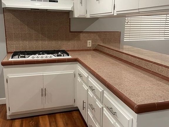 3rd image of 3556 W 113th St APT 1