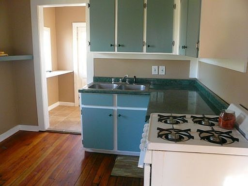 2nd image of 35 1/2 1st St