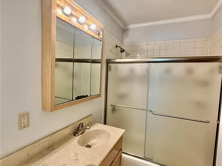 412 Parsons St — Photo 9