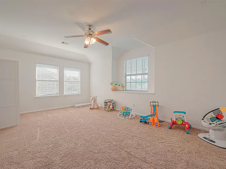 8722 Adrienne Dr — Photo 38