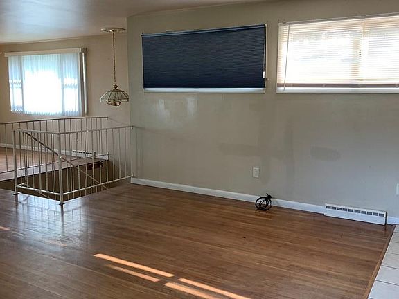 3rd image of 415 W Grant Ave