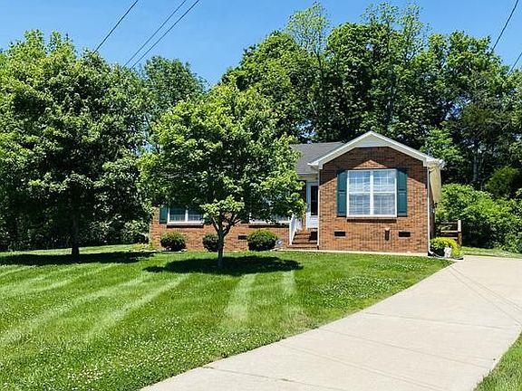 3rd image of 828 Mulberry Dr