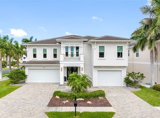 124 Forest Hills Dr, Redington Shores, FL 33708