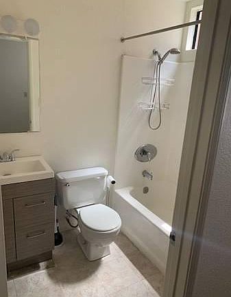 5th image of 3000 Shasta St #1