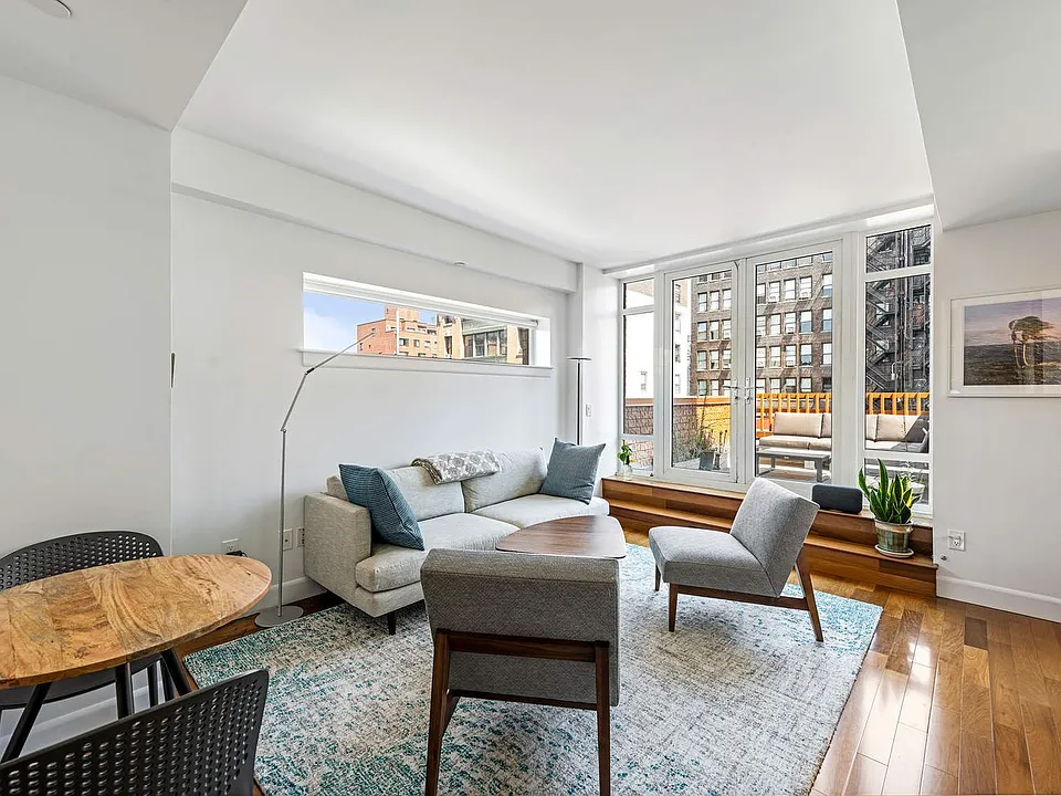 130 W 20th St #Penthouse 10A