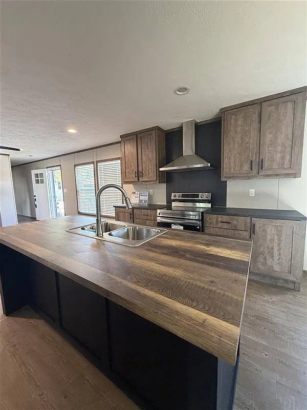 3 bed, 2.0 bath, 1216 sqft, $1,800 — Photo 2