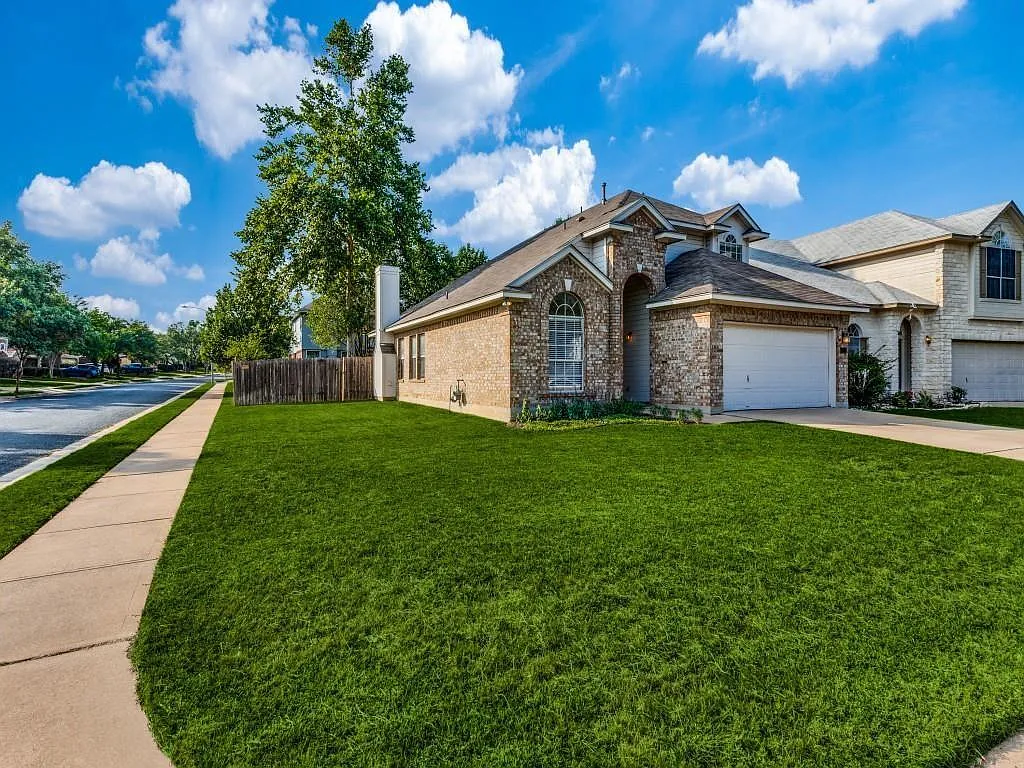 3 bed, 2.5 bath, 1960 sqft, $2,450 — Photo 1