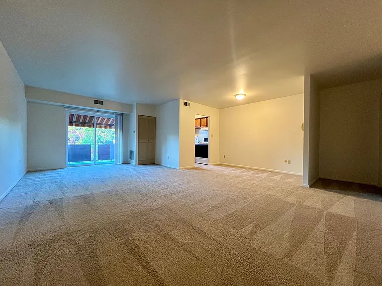 360 Maryland Ave — Photo 116