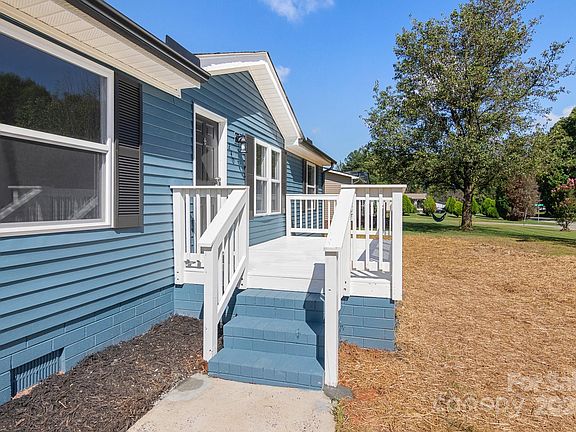 4th image of 240 Freedom Dr