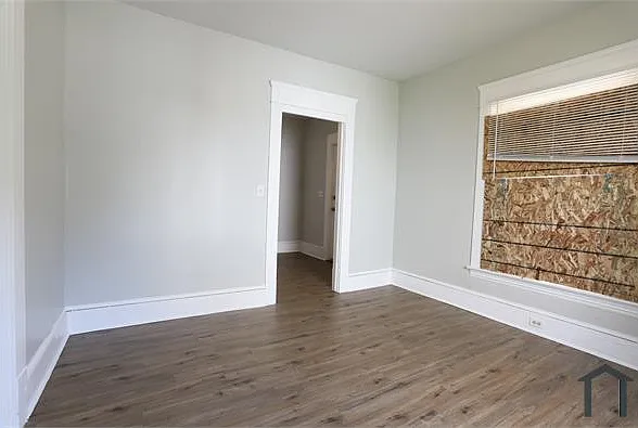 10635 Dupont Ave — Photo 12