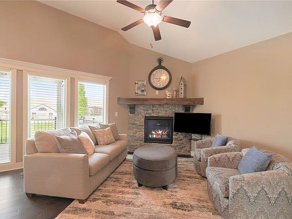 3rd image of 2823 NE Sonora Valley Dr