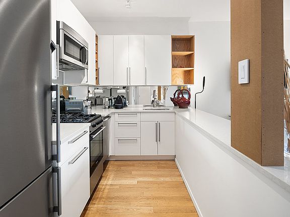 3rd image of 62 W 62nd St APT 7C