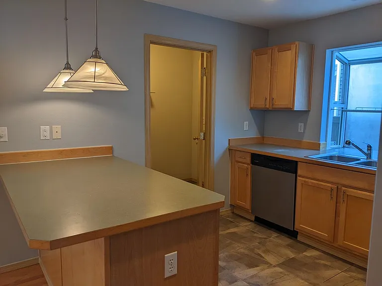 1169 Hudson St — Photo 9