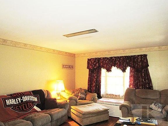 3rd image of 412 N West St