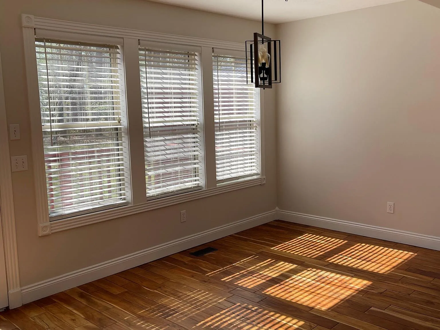 3 bed, 2134 sqft, $2,100 — Photo 4