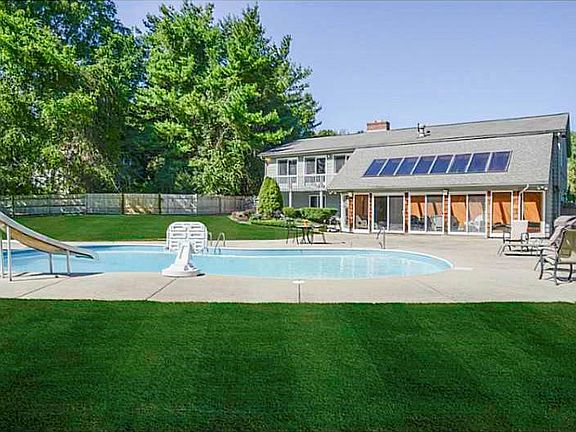 2nd image of 30 Jefferson Dr