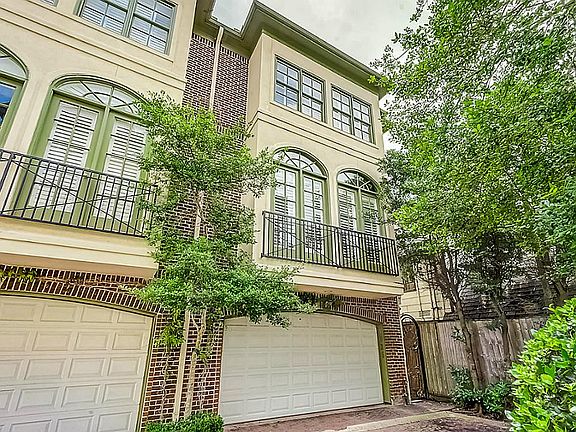 3rd image of 1325 Hyde Park Blvd