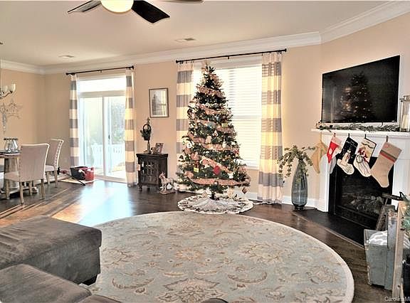 5th image of 3878 Lake Breeze Dr
