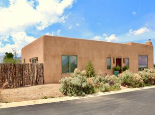 1250 Temargo Rd, Taos, NM 87571