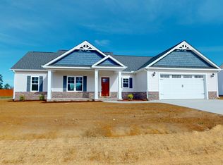 101 Creeks Edge Dr, Pikeville, NC 27863