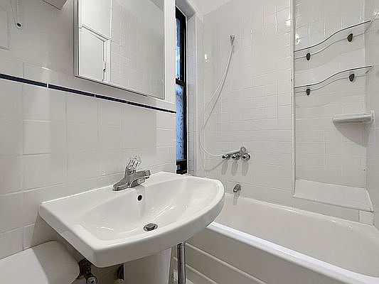 4th image of 1726 Amsterdam Ave APT 3A