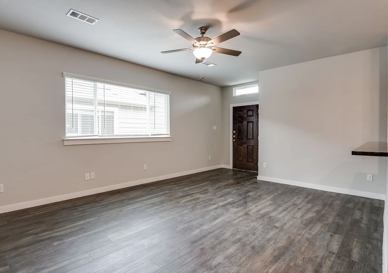 Available Now! Gorgeous 3 Bedroom Duplex Located In Midlothian Isd! — Photo 2