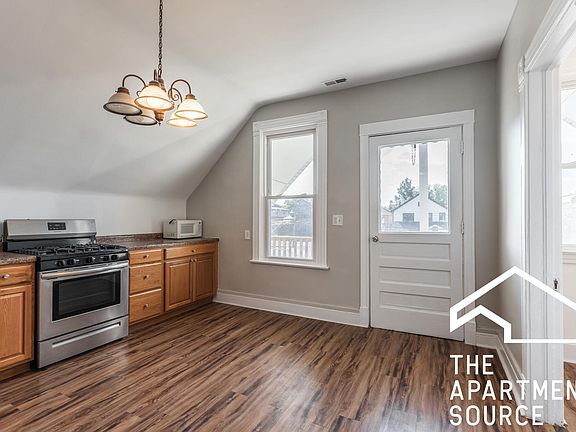 3rd image of 2853 W Dickens Ave #2F