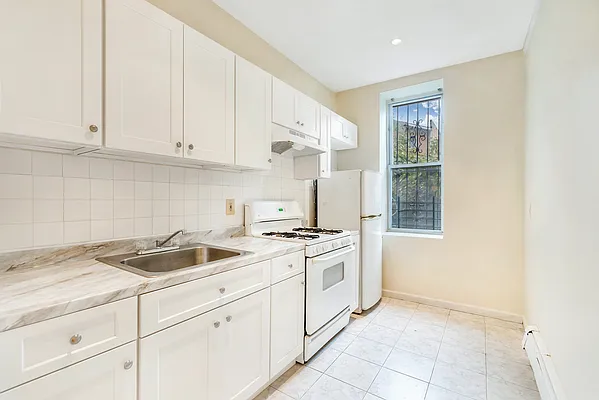 Rented by Compass | media 12