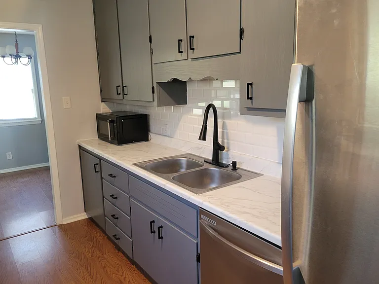 3033 S Millwood Ave — Photo 3