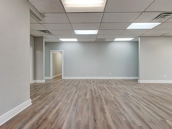 4th image of 350 W Vandament Ave