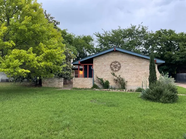 707 Live Oak Ct, Red Oak, TX 75154