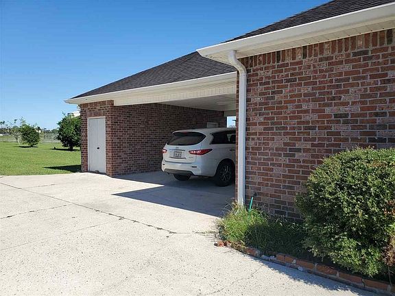 4th image of 705 Holiday Dr