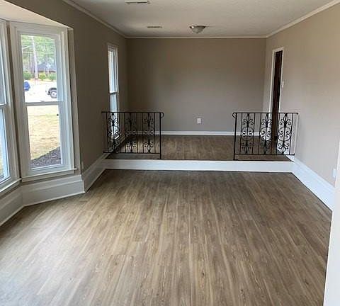 3rd image of 2814 Ravenwood Dr
